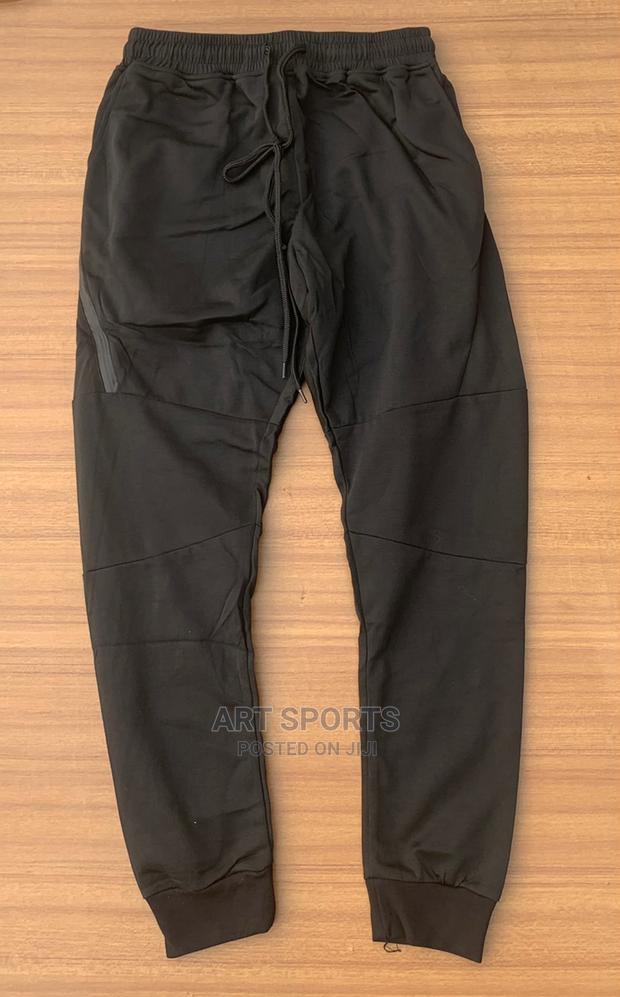 Adidas Joggers · Photo 4