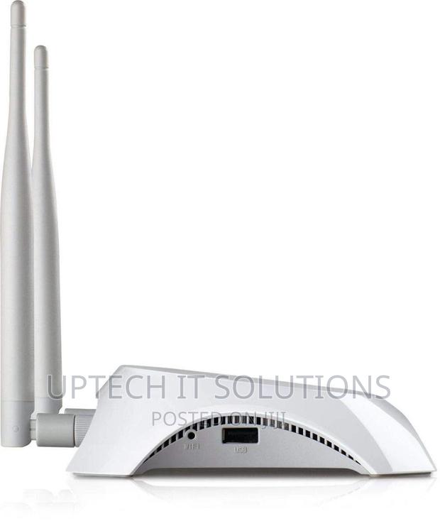 TP-LINK MR3420 Wireless Router · Photo 2