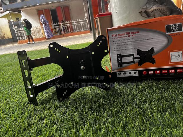 Adjustable Corner Wall Mount 14”-43” · Photo 2