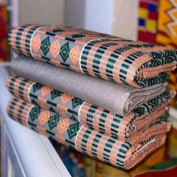 Authentic Bonwire Kente for Women · Photo 4