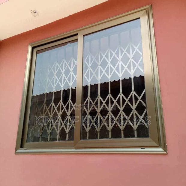 Champagne Windows · Photo 2