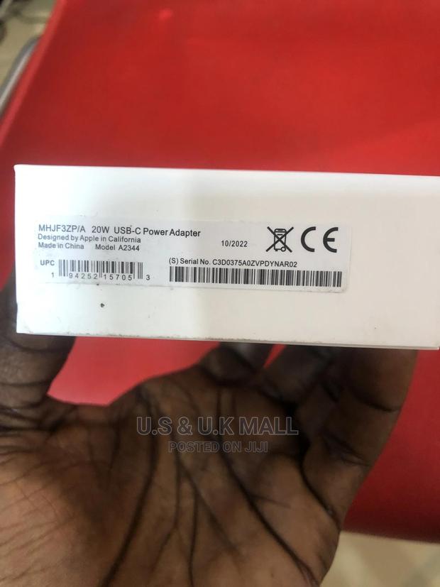 Original iPhone Chargers From America in Stock photo 3