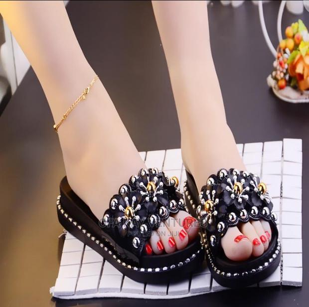 Women Flower Slippers · Photo 1