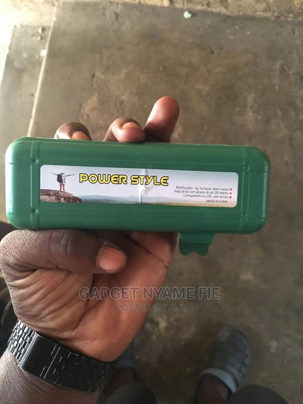 USB Rechargeable Flashlight · Photo 4