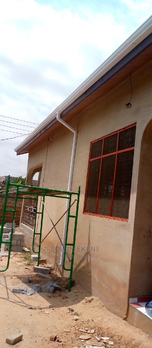 Roof Rain Gutter Pipe Installation