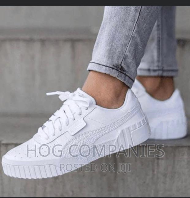 Classic Sneakers · Photo 3
