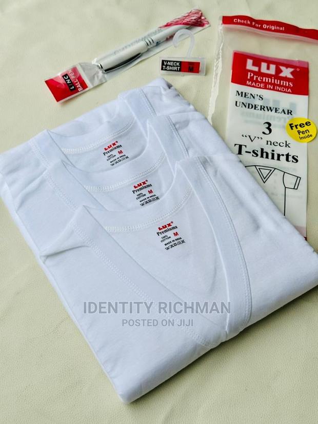 V/Round Neck T-Shirts · Photo 1