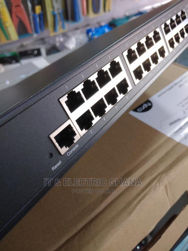 24 Port Layer 2 Managed Gigabit Switch With 4 SFP Slots photo 5
