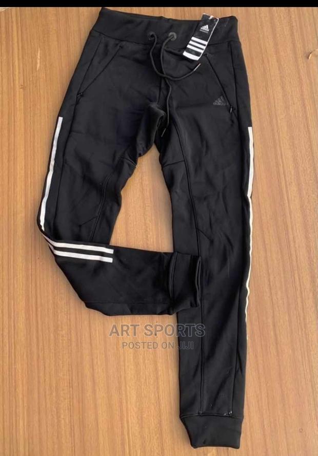 Adidas Joggers · Photo 4