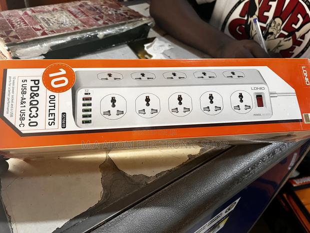 10 Outlet With 6 Usb Ports Extension Board · Photo 2