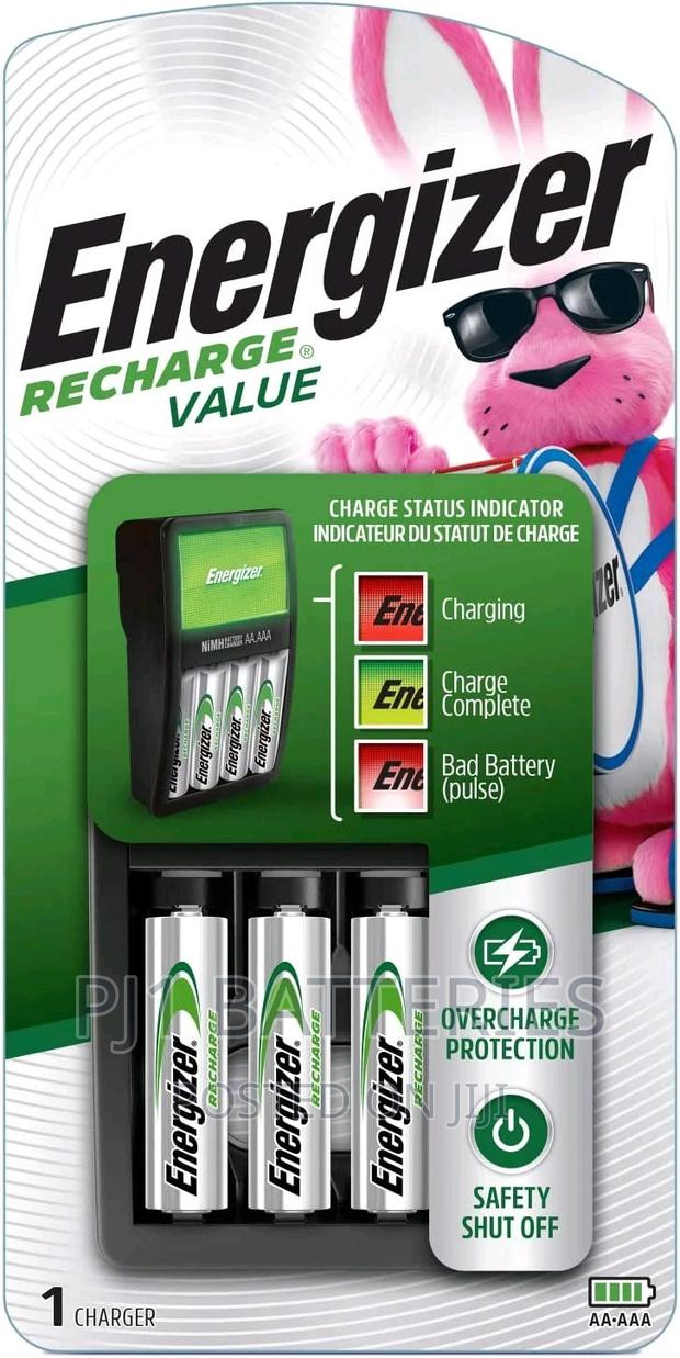 Energizer Rechargeable AA and AAA Battery Charger · Photo 2