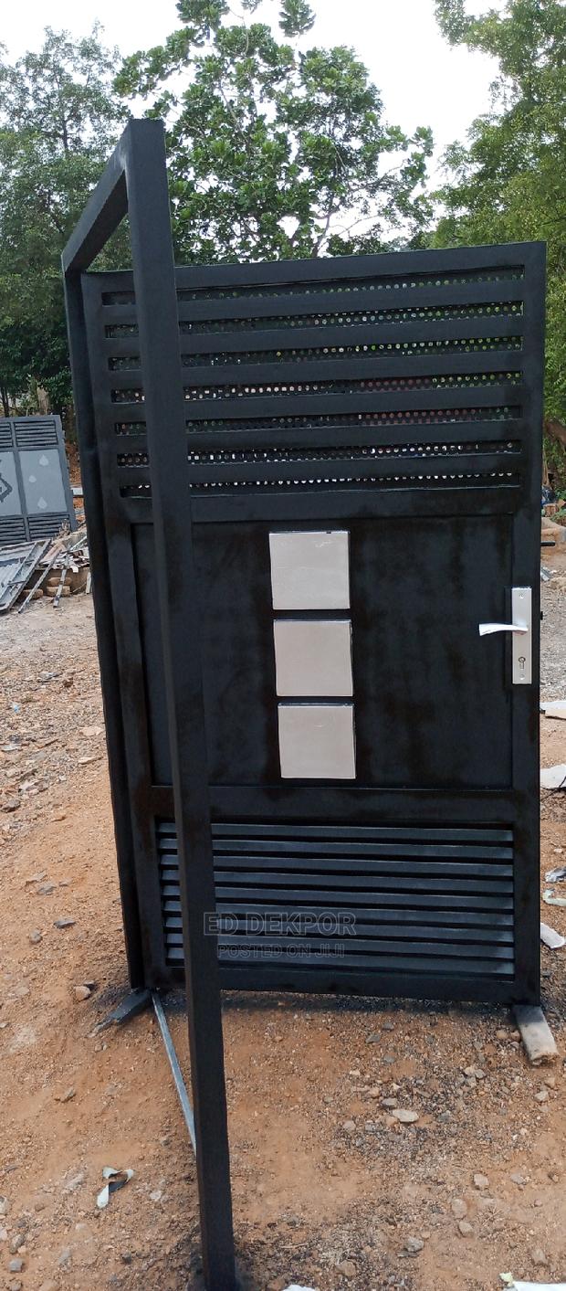 Small Gate · Photo 1
