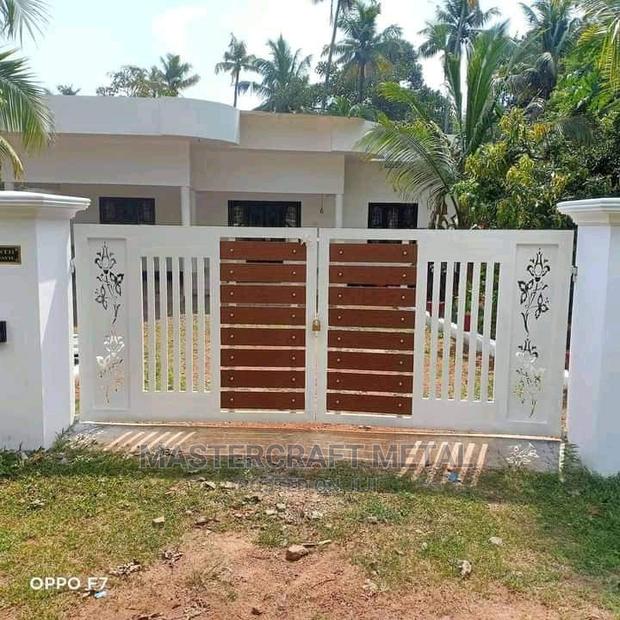 Simple Metal Gates | Modern Design Entrance Gate for Sale · Photo 2