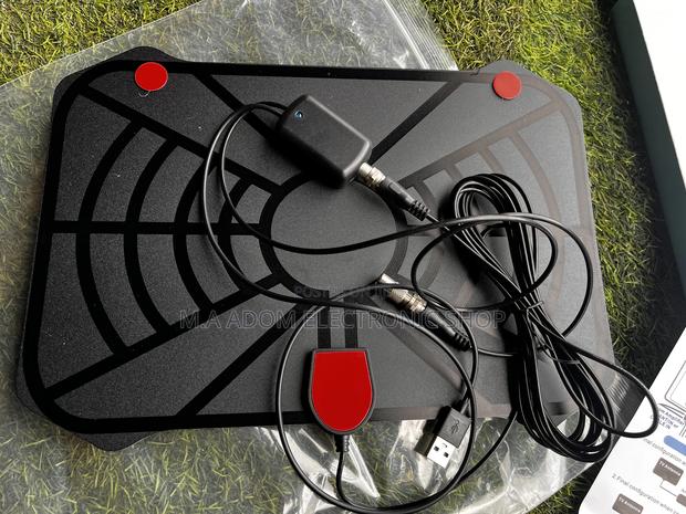 5v Indoor Antenna With a Booster · Photo 2