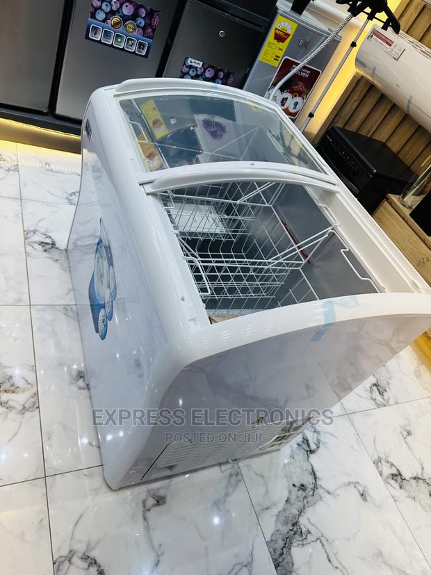 Wide Arc-Shaped Handle NAS-FS400G 378litre Freezer Nasco · Photo 2