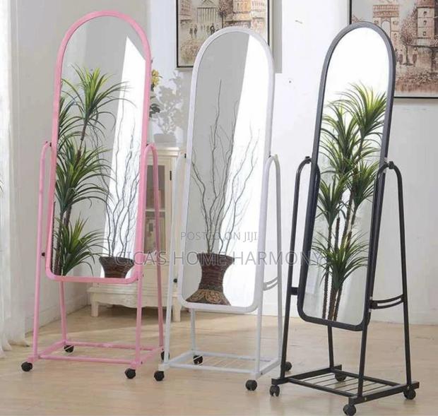 Floor Standing Mirror · Photo 1
