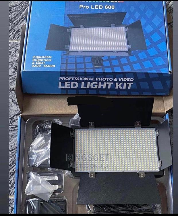 Pro Led 600 Light Kit With Battery, Adapter and Stand · Photo 4