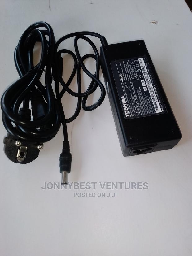 Toshiba Big Pin Laptop Charger · Photo 4