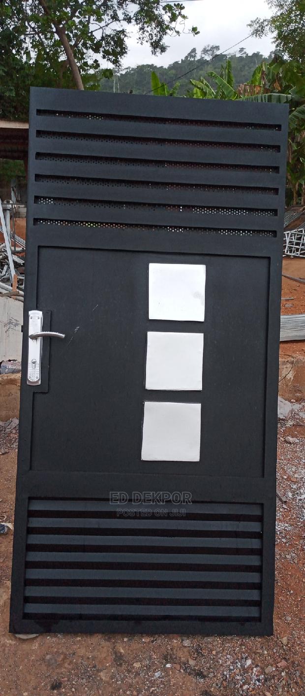 Small Gate · Photo 2