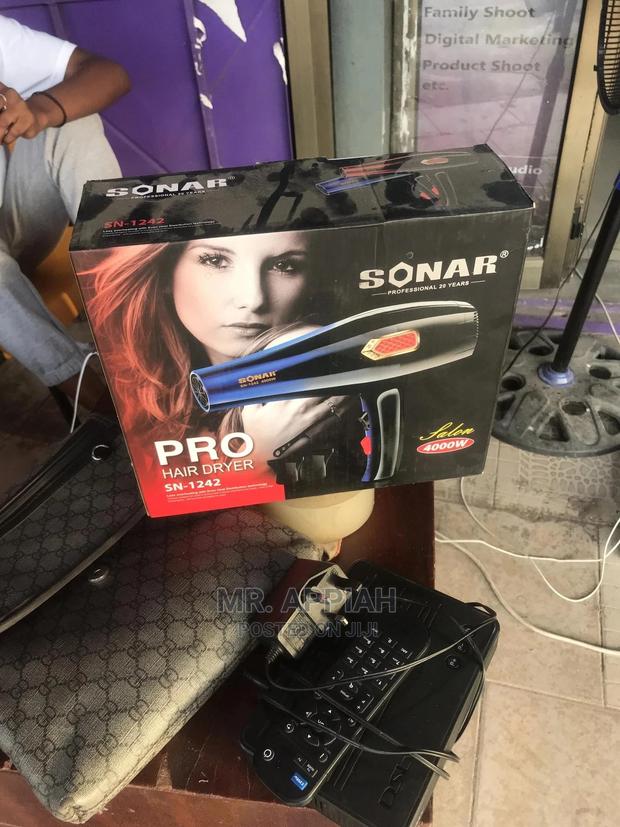 Hand Hair Dryer · Photo 2