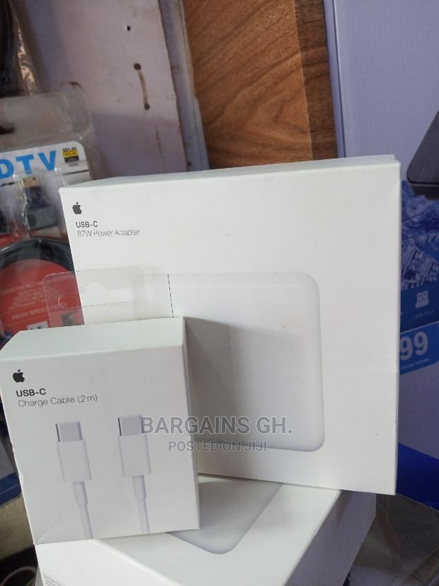 Apple Macbook 87W Type-C Adapter · Photo 3