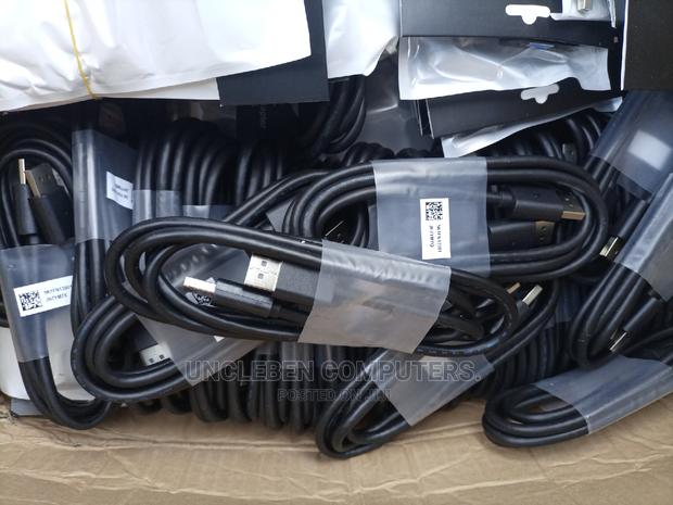 Display to Display Cable 2m · Photo 4