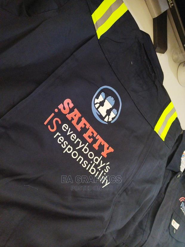 Reflector Vests and Safety Helmet Branding photo 5