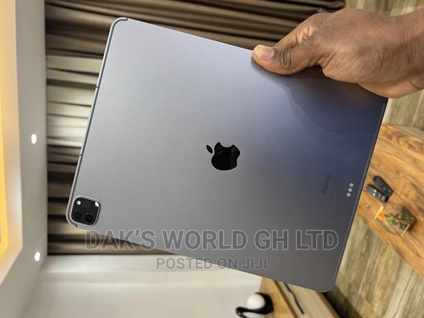 Apple iPad Pro 12.9 (2022) 256 GB Gray · Photo 4