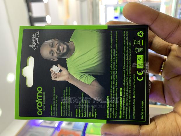 Oriamo iPhone Charger · Photo 2