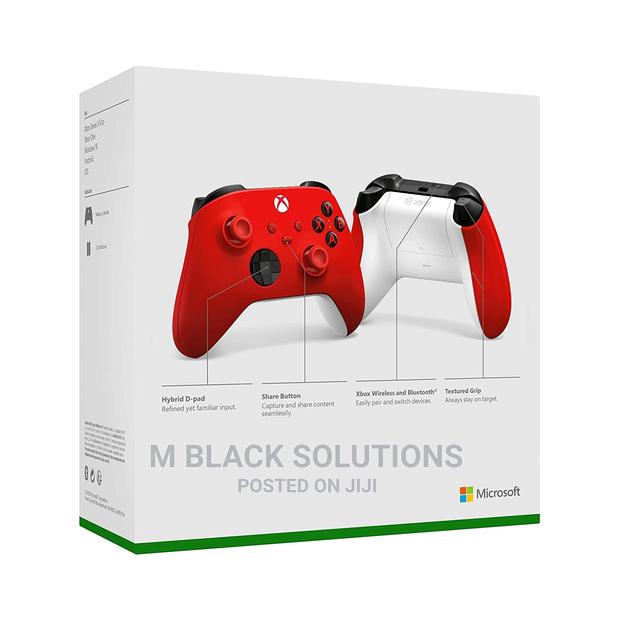 Xbox Controller- Pulse Red · Photo 4