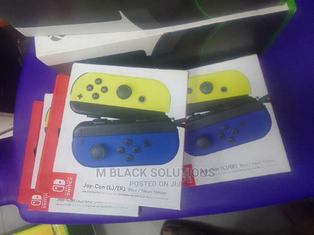 Nintendo Switch Joy-Con(L/R)Blue/Neon Yellow · Photo 3