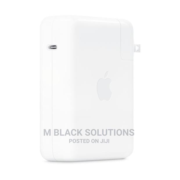 140W USB-C Power Adapter · Photo 2