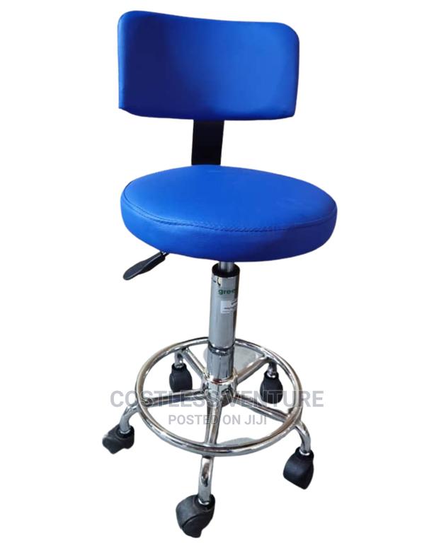 Greenlife Lab Theater Stool · Photo 2
