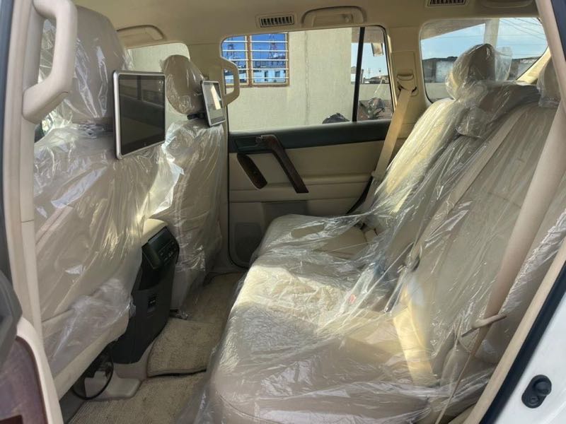 Toyota Land Cruiser Prado 2.7 2019 White