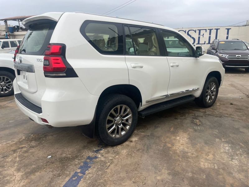 Toyota Land Cruiser Prado 2.7 2019 White