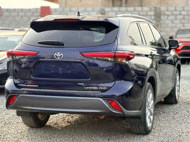 Toyota Highlander Limited FWD 2023 Blue