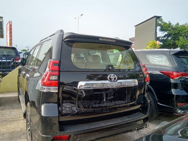 New Toyota Land Cruiser Prado 2022 Black photo 5