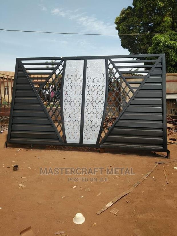 Sliding Metal Door · Photo 2