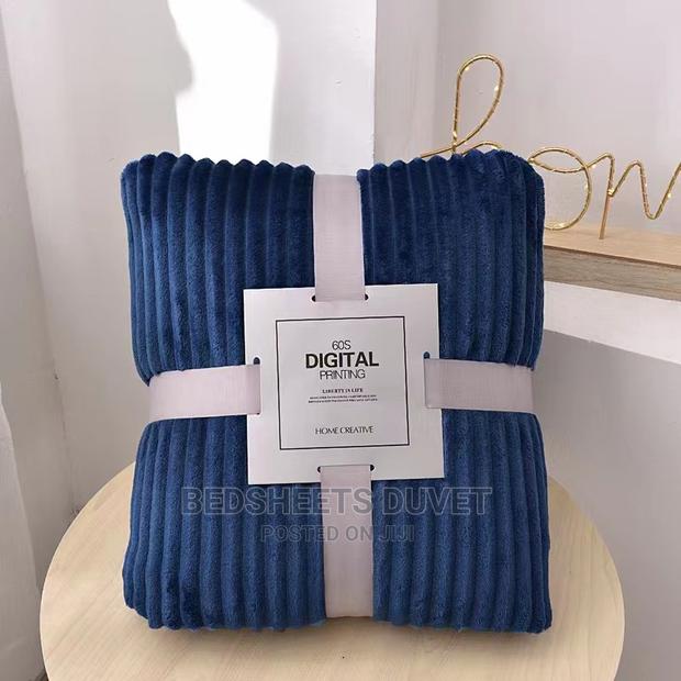 Stripped Cozy Blanket · Photo 2