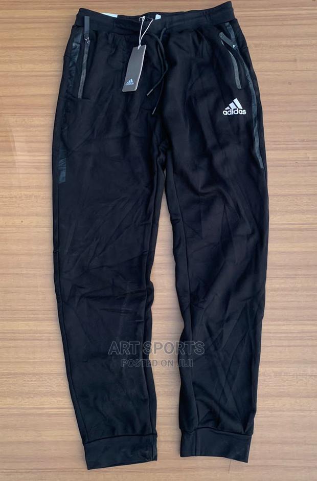 Adidas Joggers · Photo 4