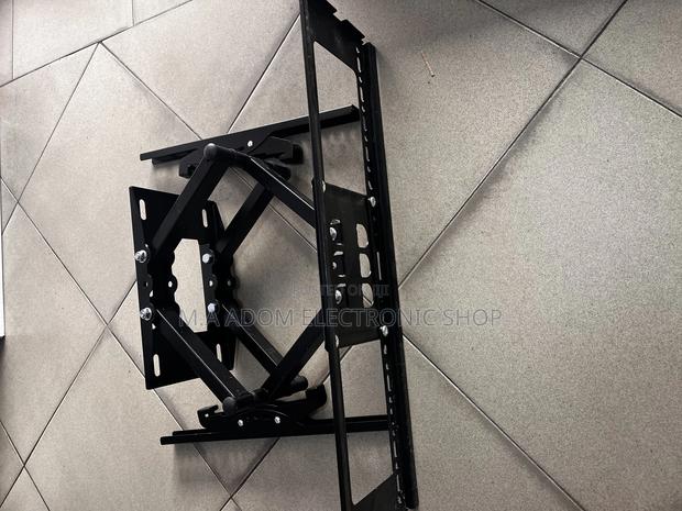 Tilting Adjustable Tv Mount 32”-70” · Photo 2