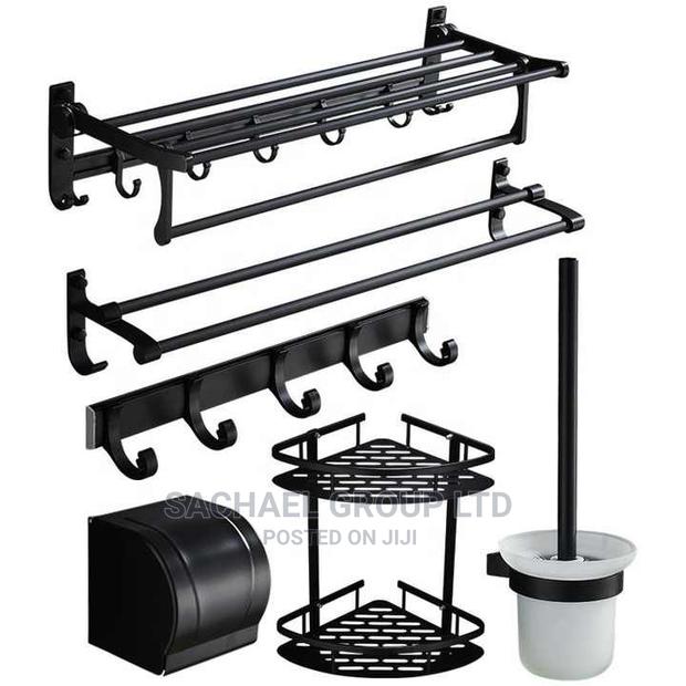 Bathroom Accessories · Photo 3