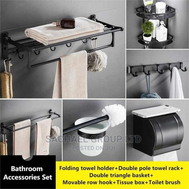 Bathroom Accessories · Photo 4