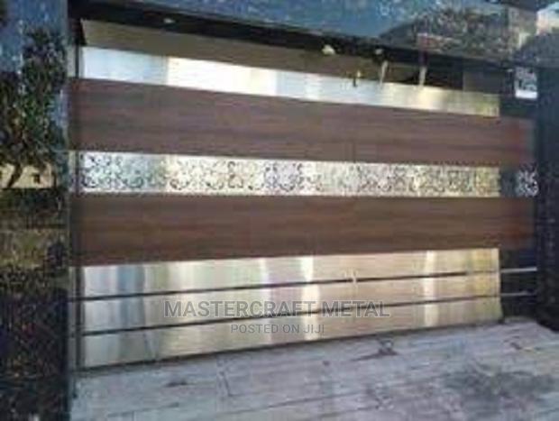 Gold Stainless Steel Gates | Stainless Steel Pushing · Photo 2