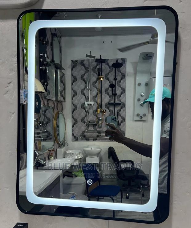 Black Frame LED Mirror · Photo 4