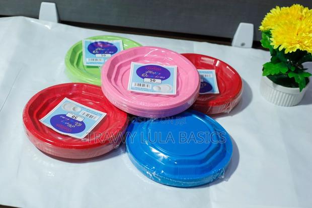 Coloured Durable Disposable Plates · Photo 3