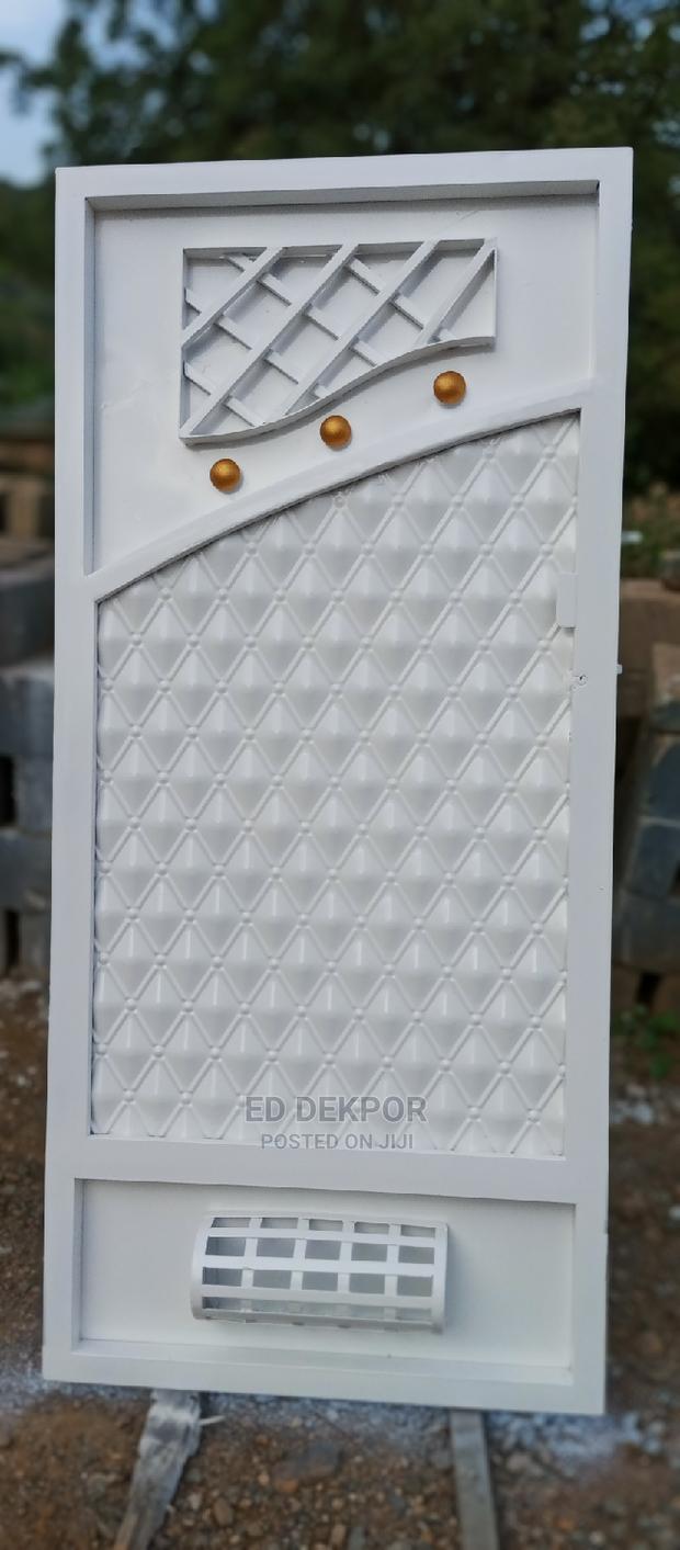 P Small Gate · Photo 3