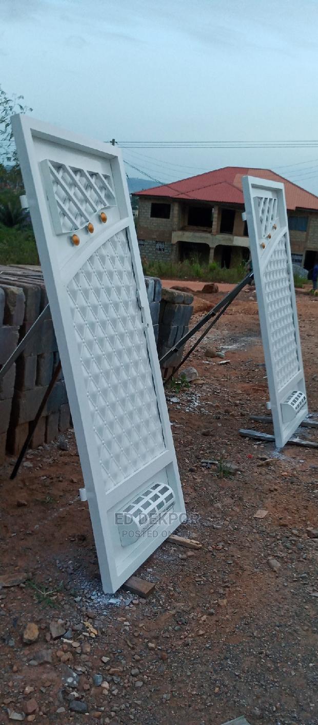 P Small Gate · Photo 1