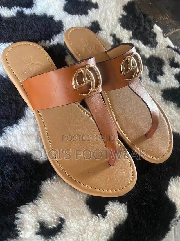Brown Leather Gucci Ladies Slippers · Photo 4