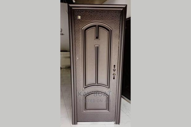 Door With All Accessories · Photo 2